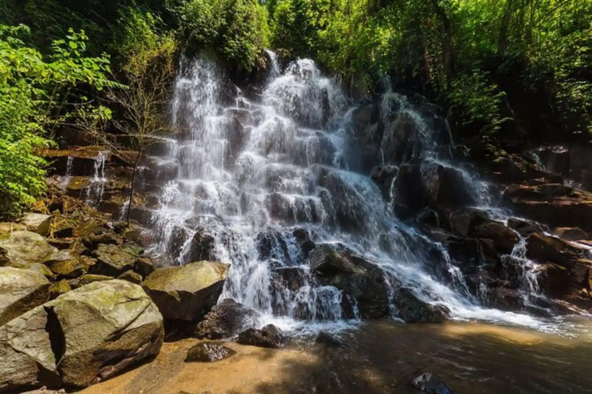 Rental Mobil Bandung dengan Sopir Profesional – Mudah dan Nyaman untuk Liburan ke Destinasi Wisata Air Terjun Terindah di Indonesia 2 Rental Mobil Bandung dengan Sopir Profesional – Mudah dan Nyaman untuk Liburan ke Destinasi Wisata Air Terjun Terindah di Indonesia