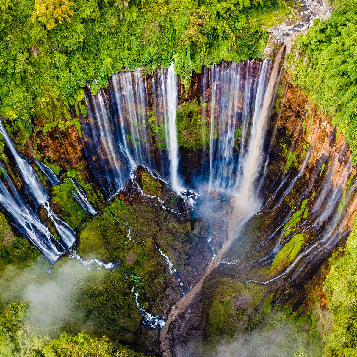 Rental Mobil 24 Jam Bandung untuk Liburan ke Air Terjun Tumpak Sewu – Harga dan Fasilitas Lengkap!