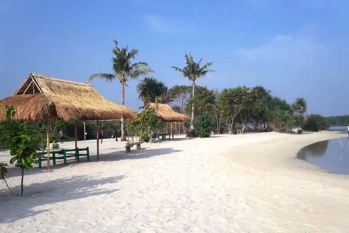 Harga Rental Mobil Hiace Bandung Solusi Transportasi Nyaman ke Jakarta & Wisata Kepulauan Seribu