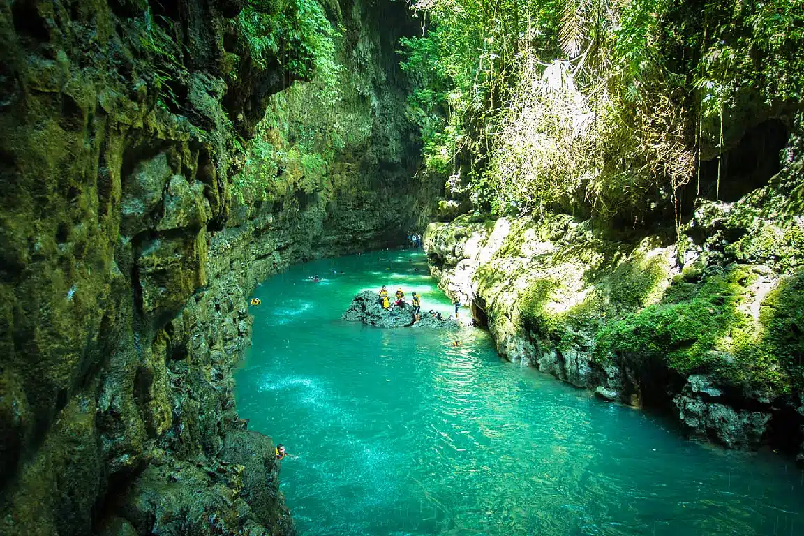 Travel Mobil Bandung Pangandaran Murah Harga Sewa Mobil, Paket Wisata Green Canyon, Batu Karas & Body Rafting Citumang Terbaru 2 Travel Mobil Bandung Pangandaran Murah Harga Sewa Mobil, Paket Wisata Green Canyon, Batu Karas & Body Rafting Citumang Terbaru