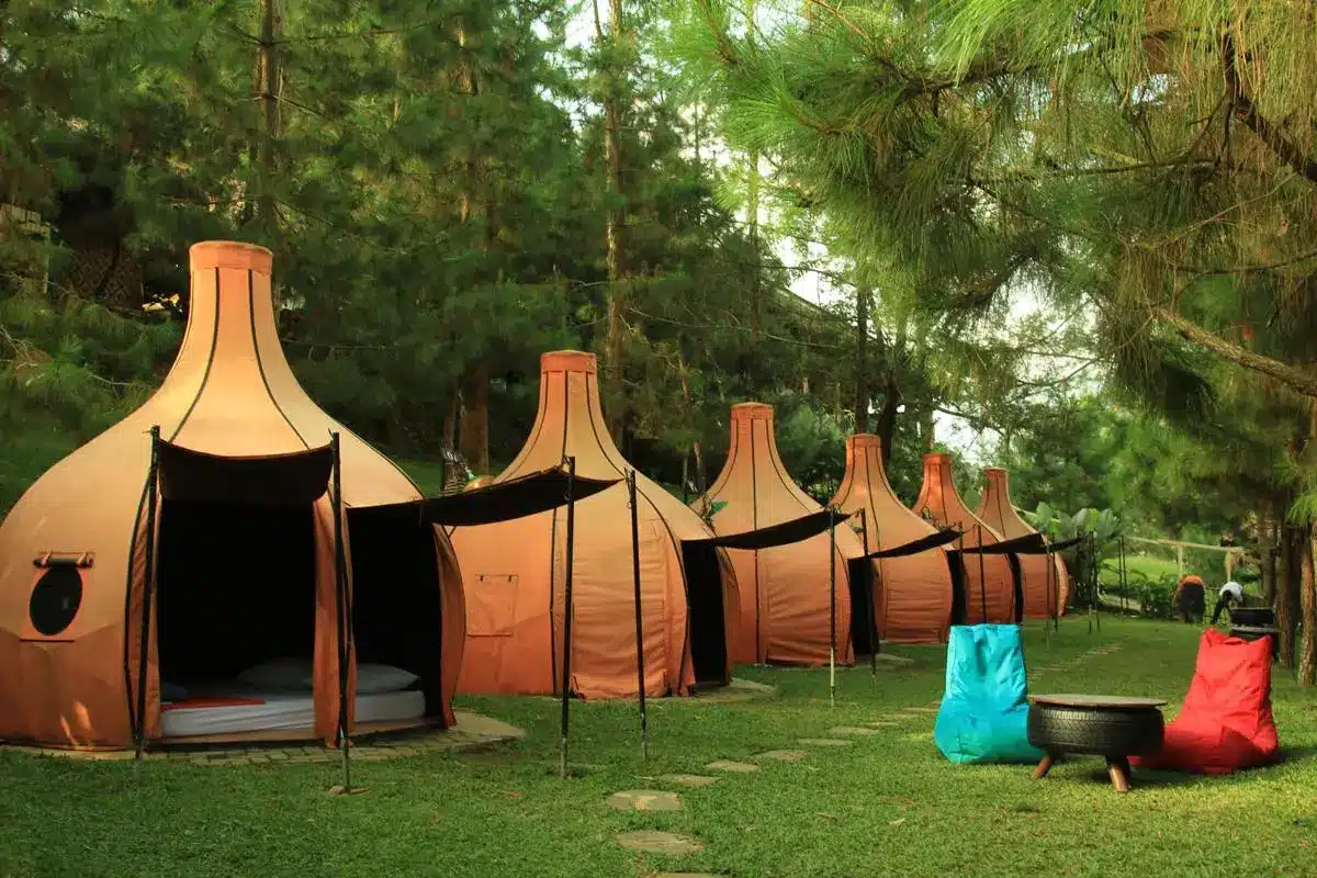 Travel Mobil di Bandung untuk Liburan ke Glamping Terbaik di Bandung, Lengkap dengan Harga Sewa Mobil 1 Travel Mobil di Bandung untuk Liburan ke Glamping Terbaik di Bandung, Lengkap dengan Harga Sewa Mobil