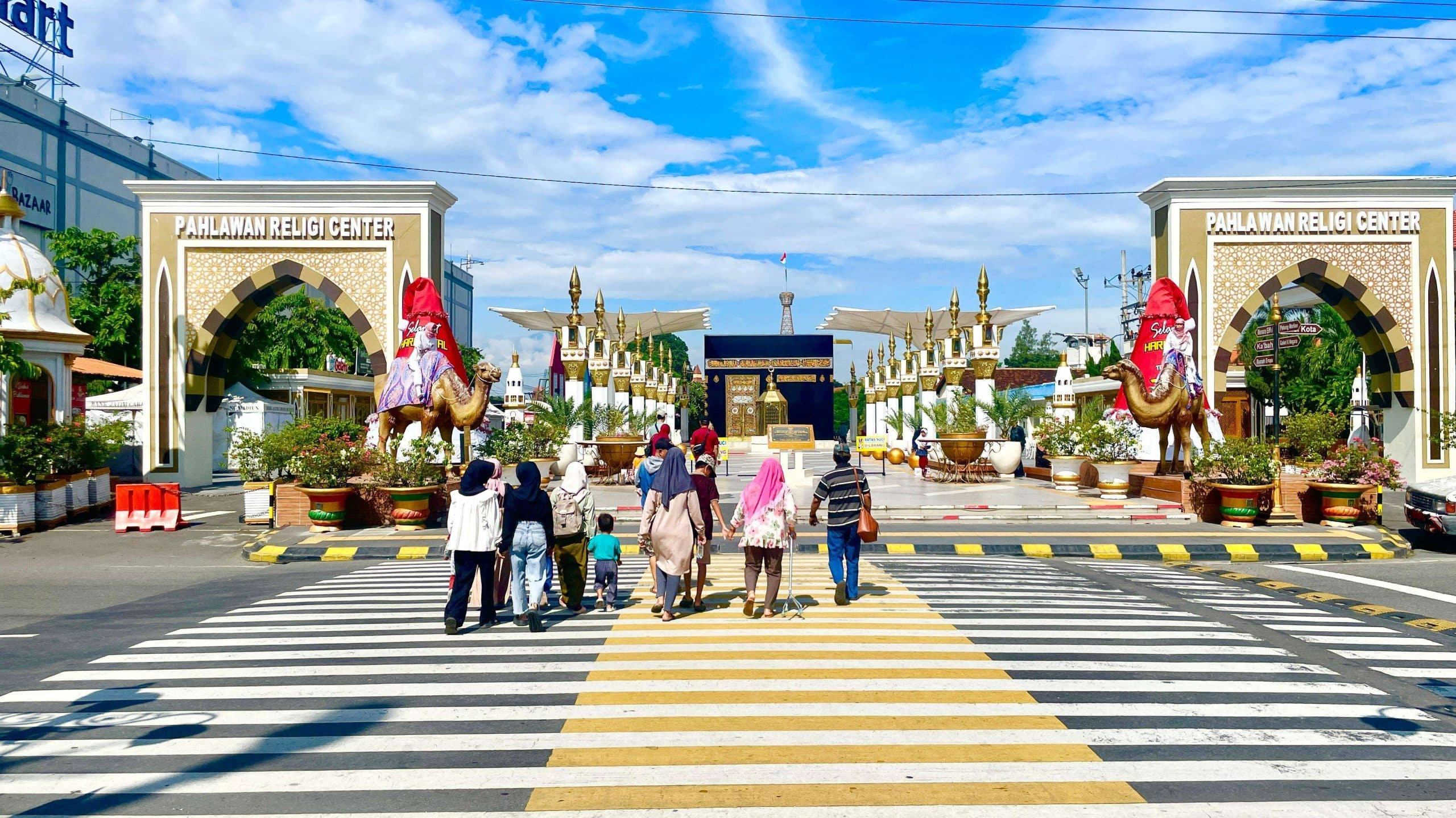 Sewa Mobil Ujung Berung Bandung Jelajah dan Wisata Kota di Pahlawan Street Center Madiun 1 Sewa Mobil Ujung Berung Bandung Jelajah dan Wisata Kota di Pahlawan Street Center Madiun